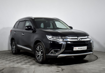 Подержанный автомобиль Mitsubishi Outlander 2016 года (3 фото)