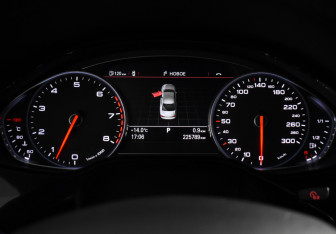 Подержанный автомобиль Audi A8 2012 года (21 фото)