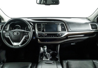 Подержанный автомобиль Toyota Highlander 2014 года (13 фото)