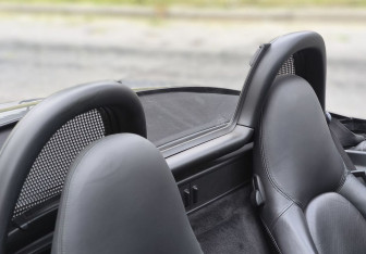 Подержанный автомобиль Porsche Boxster 2004 года (24 фото)