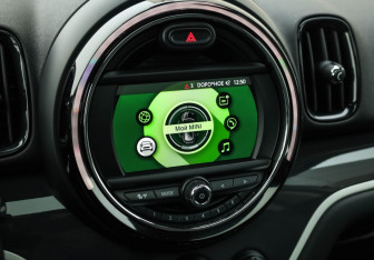 Подержанный автомобиль MINI Countryman 2018 года (17 фото)