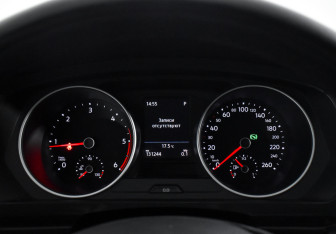 Подержанный автомобиль Volkswagen Tiguan 2017 года (18 фото)