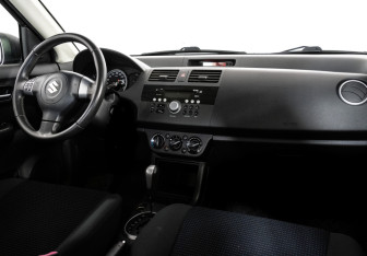 Подержанный автомобиль Suzuki Swift Hatchback 2010 года (9 фото)