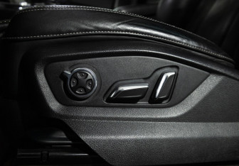 Подержанный автомобиль Audi Q7 2016 года (15 фото)