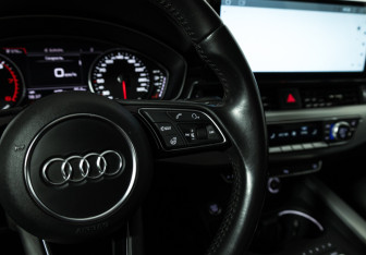 Подержанный автомобиль Audi A4 Sedan 2015 года (19 фото)