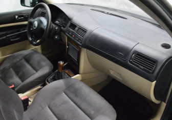 Подержанный автомобиль Volkswagen Bora Sedan 1998 года (12 фото)