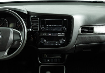 Подержанный автомобиль Mitsubishi Outlander 2018 года (14 фото)