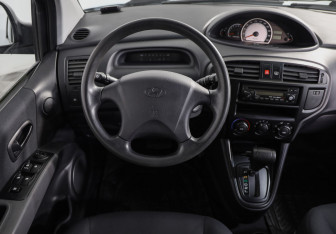 Подержанный автомобиль Hyundai Matrix 2008 года (10 фото)