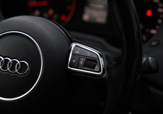 Подержанный автомобиль Audi Q3 2015 года (12 фото)