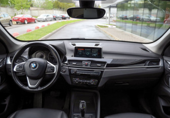 Подержанный автомобиль BMW X1 2020 года (12 фото)