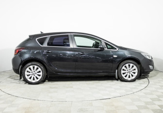 Подержанный автомобиль Opel Astra Hatchback 2012 года (4 фото)