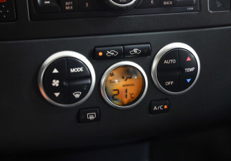 Подержанный автомобиль Nissan Tiida Hatchback 2008 года (13 фото)