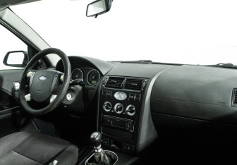 Подержанный автомобиль Ford Mondeo Liftback 2002 года (9 фото)