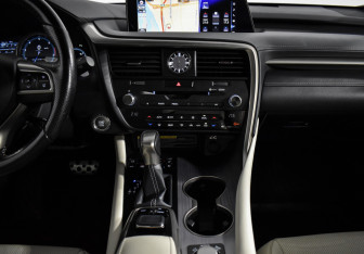 Подержанный автомобиль Lexus RX 2018 года (16 фото)