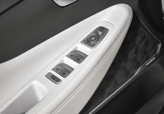 Подержанный автомобиль Hyundai Santa Fe 2022 года (10 фото)