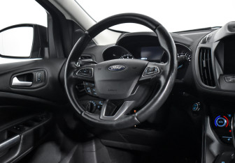Подержанный автомобиль Ford Kuga 2017 года (19 фото)