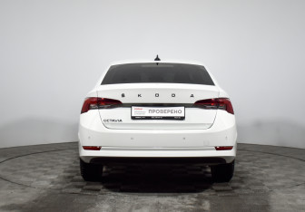 Подержанный автомобиль Skoda Octavia Liftback 2022 года (6 фото)