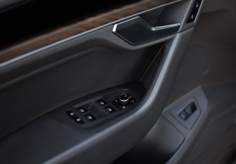 Подержанный автомобиль Volkswagen Touareg 2021 года (24 фото)