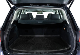 Подержанный автомобиль Volkswagen Touareg 2012 года (21 фото)