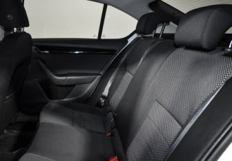 Подержанный автомобиль Skoda Octavia Liftback 2016 года (12 фото)