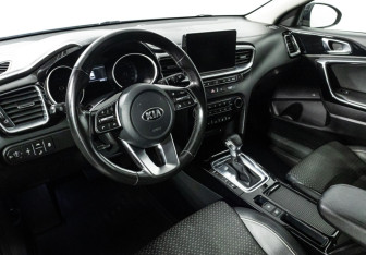 Подержанный автомобиль Kia Ceed Hatchback 2018 года (11 фото)