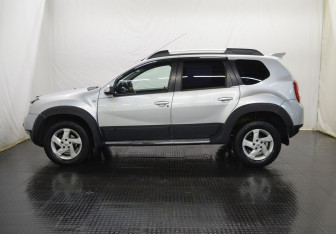 Подержанный автомобиль Renault Duster 2012 года (8 фото)