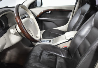 Подержанный автомобиль Volvo XC70 2008 года (10 фото)
