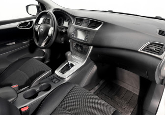 Подержанный автомобиль Nissan Tiida Hatchback 2015 года (13 фото)