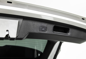 Подержанный автомобиль Geely Atlas 2024 года (24 фото)