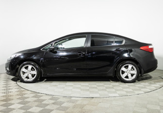 Подержанный автомобиль Kia Cerato Sedan 2013 года (8 фото)