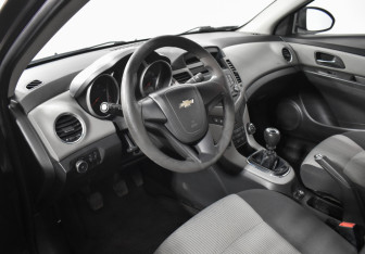 Подержанный автомобиль Chevrolet Cruze Sedan 2012 года (9 фото)
