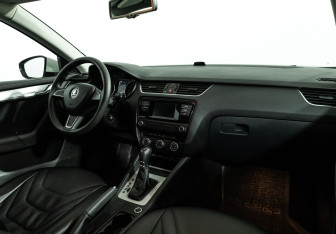 Подержанный автомобиль Skoda Octavia Liftback 2015 года (9 фото)