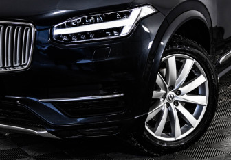 Подержанный автомобиль Volvo XC90 2015 года (3 фото)