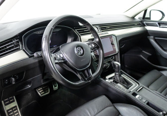 Подержанный автомобиль Volkswagen Passat Sedan 2019 года (11 фото)