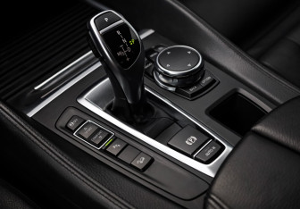 Подержанный автомобиль BMW X6 2016 года (24 фото)