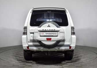 Подержанный автомобиль Mitsubishi Pajero 2007 года (6 фото)