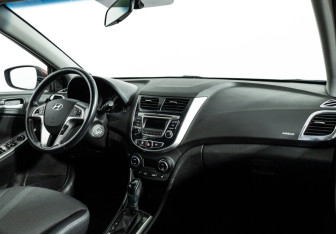 Подержанный автомобиль Hyundai Solaris Hatchback 2016 года (9 фото)