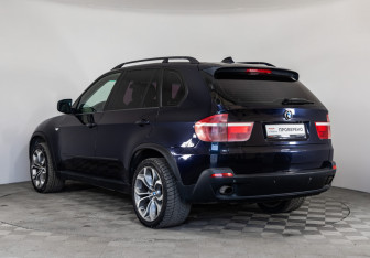Подержанный автомобиль BMW X5 2008 года (7 фото)