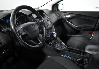 Подержанный автомобиль Ford Focus Hatchback 2017 года (9 фото)