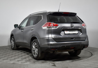 Подержанный автомобиль Nissan X-Trail 2015 года (7 фото)