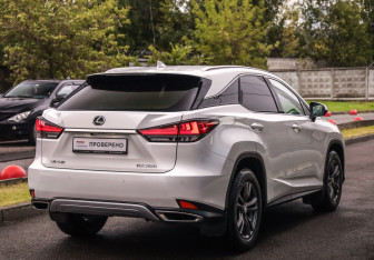 Подержанный автомобиль Lexus RX 2021 года (6 фото)