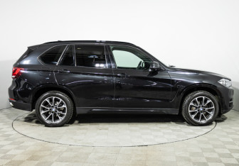 Подержанный автомобиль BMW X5 2017 года (4 фото)