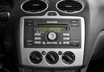 Подержанный автомобиль Ford Focus Hatchback 2006 года (14 фото)