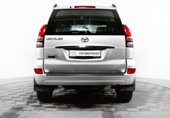Подержанный автомобиль Toyota Land Cruiser Prado 2008 года (6 фото)