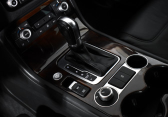 Подержанный автомобиль Volkswagen Touareg 2015 года (14 фото)