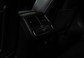 Подержанный автомобиль Audi A4 Sedan 2016 года (16 фото)