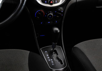 Подержанный автомобиль Hyundai Solaris Sedan 2012 года (13 фото)