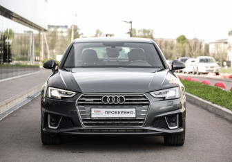 Подержанный автомобиль Audi A4 Sedan 2018 года (4 фото)