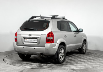 Подержанный автомобиль Hyundai Tucson 2008 года (5 фото)