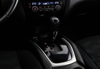 Подержанный автомобиль Nissan X-Trail 2017 года (12 фото)